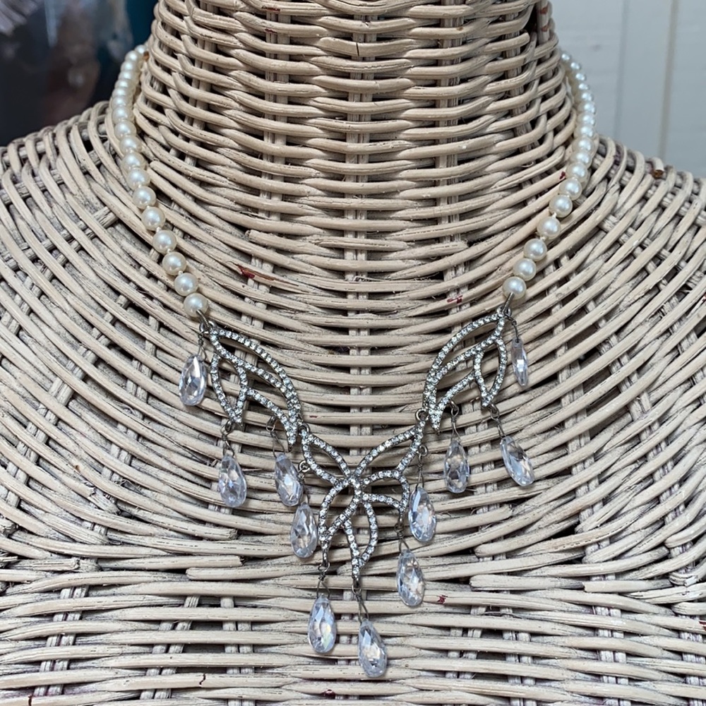 Vintage Carolee Pearl Rhinestone Necklace - Picture 4 of 11